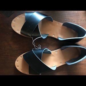Universal Thread sandals in black